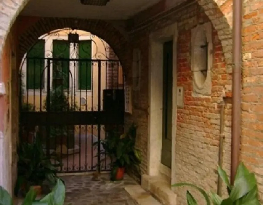 San Barnaba Artist'S District House-1